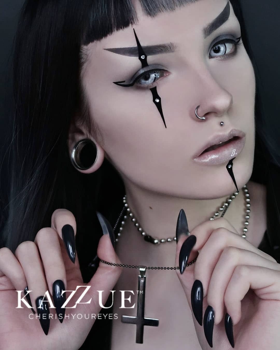 kazzue-color-contacts-zombified-17mm-3