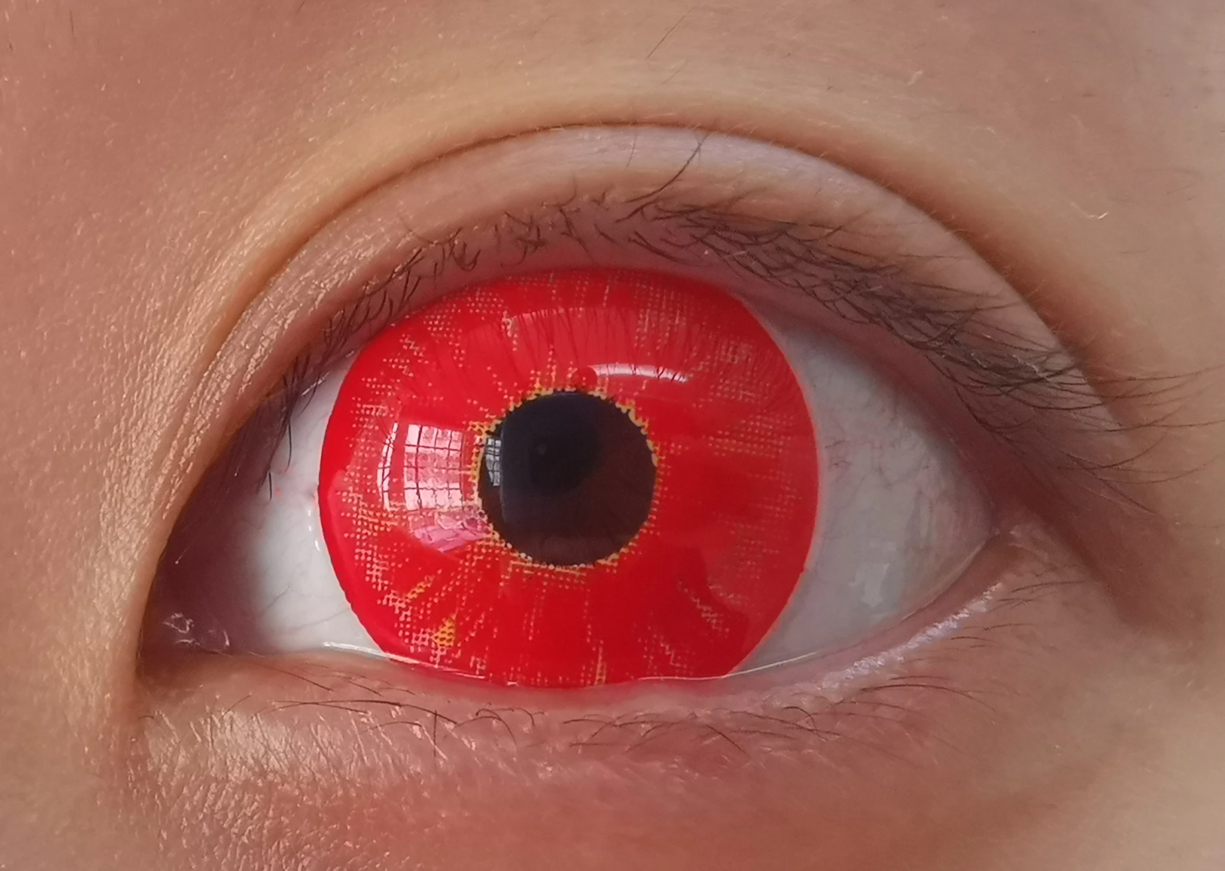 kazzue-color-contacts-toxic-red-17mm-2