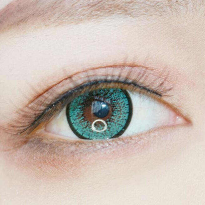 kazzue-color-contacts-blytheye-green-2