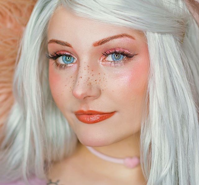 kazzue-color-contacts-ice-queen-3