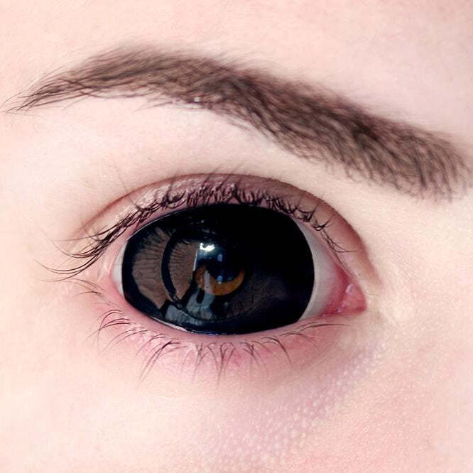 kazzue-color-contacts-black-sclera-22mm-2