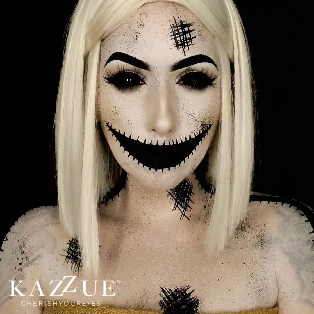 kazzue-color-contacts-black-sclera-22mm-3