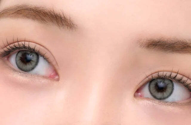 kazzue-color-contacts-toric-wonder-gray-3