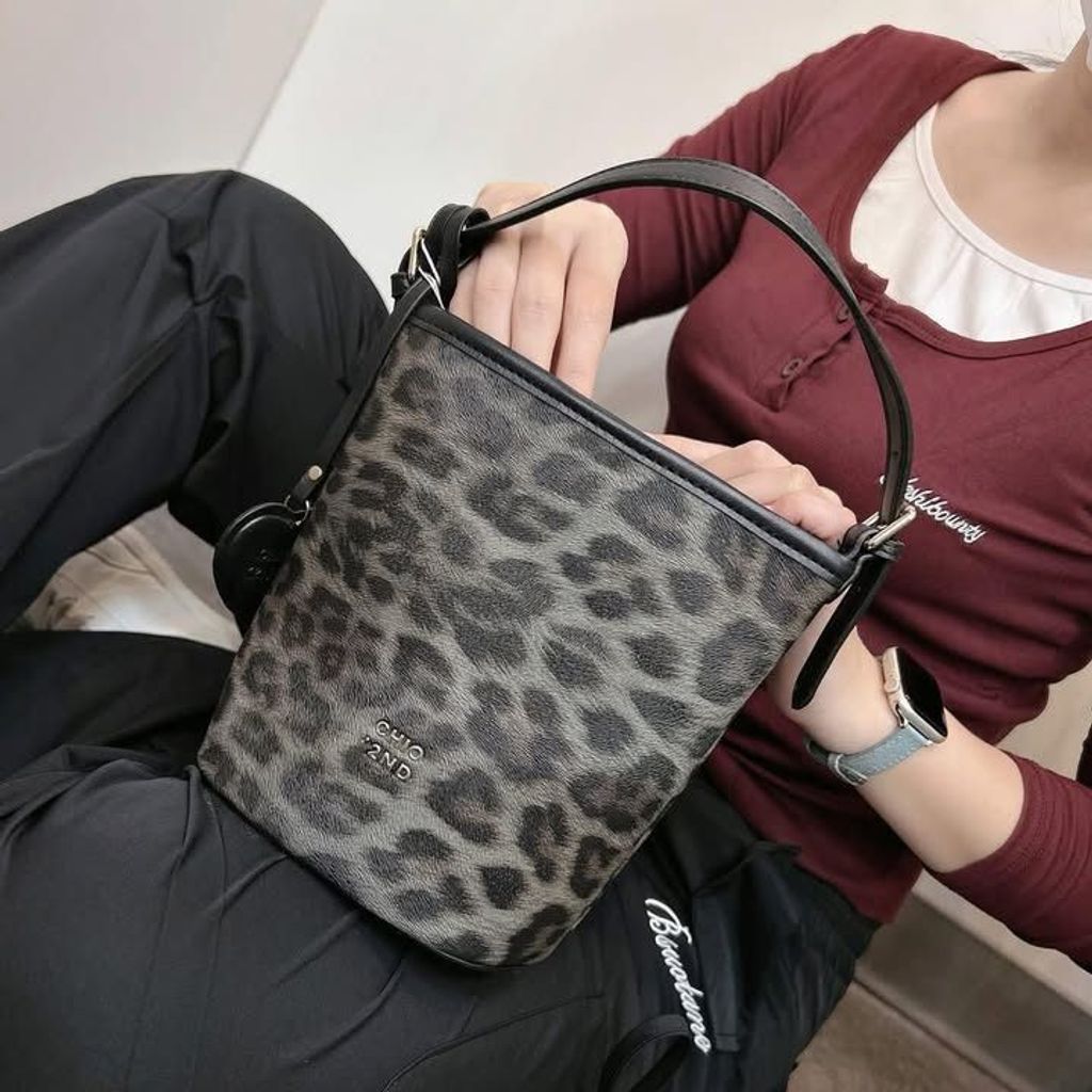 tw-11134275-820le-mkibyhzhwrgkf1