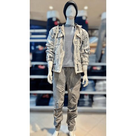 tw-11134275-820lg-mkib9xbid4w51d
