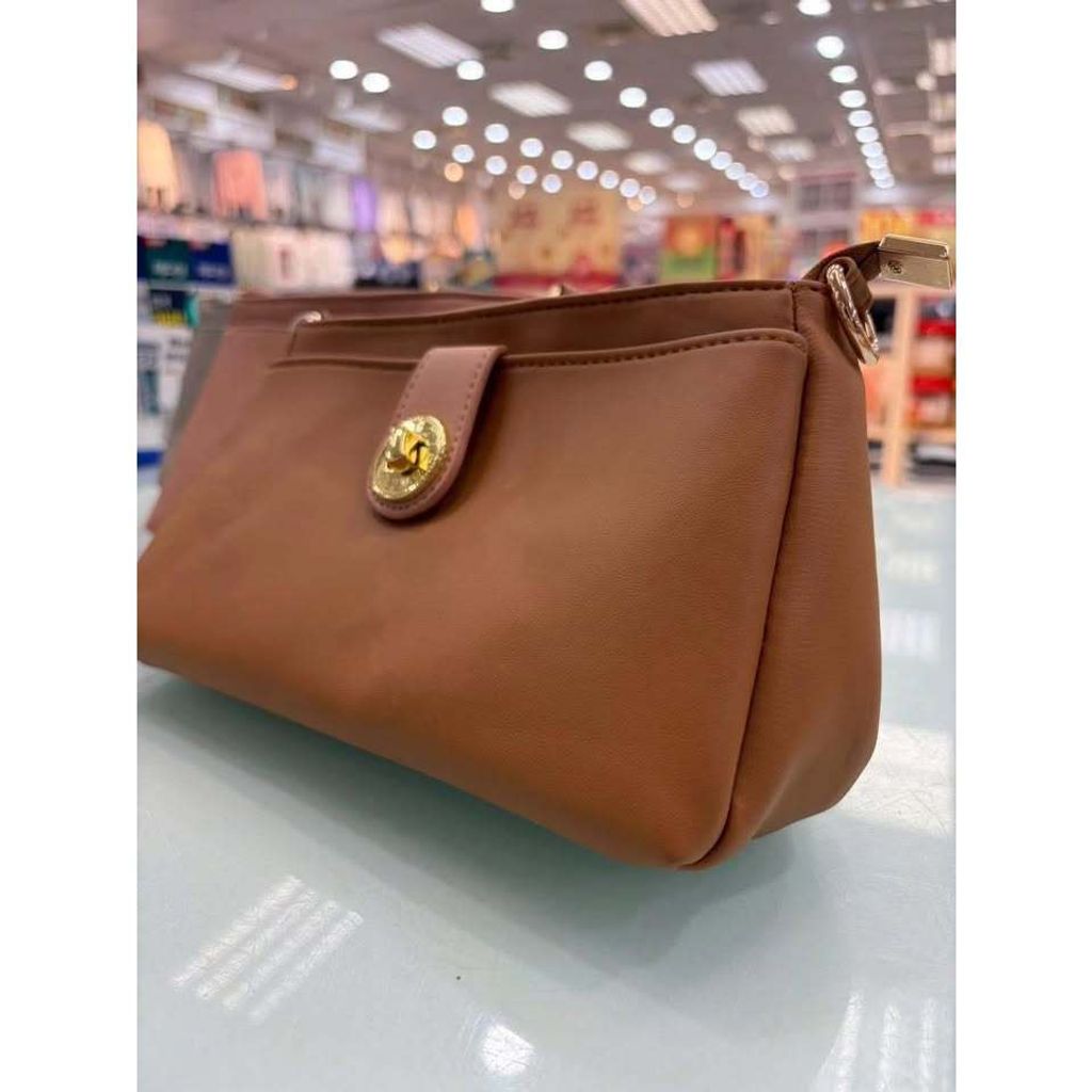 tw-11134207-820l6-mom94hx9o2kr81