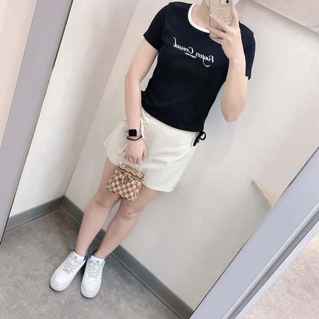 tw-11134207-820la-mom7lxq82t586a