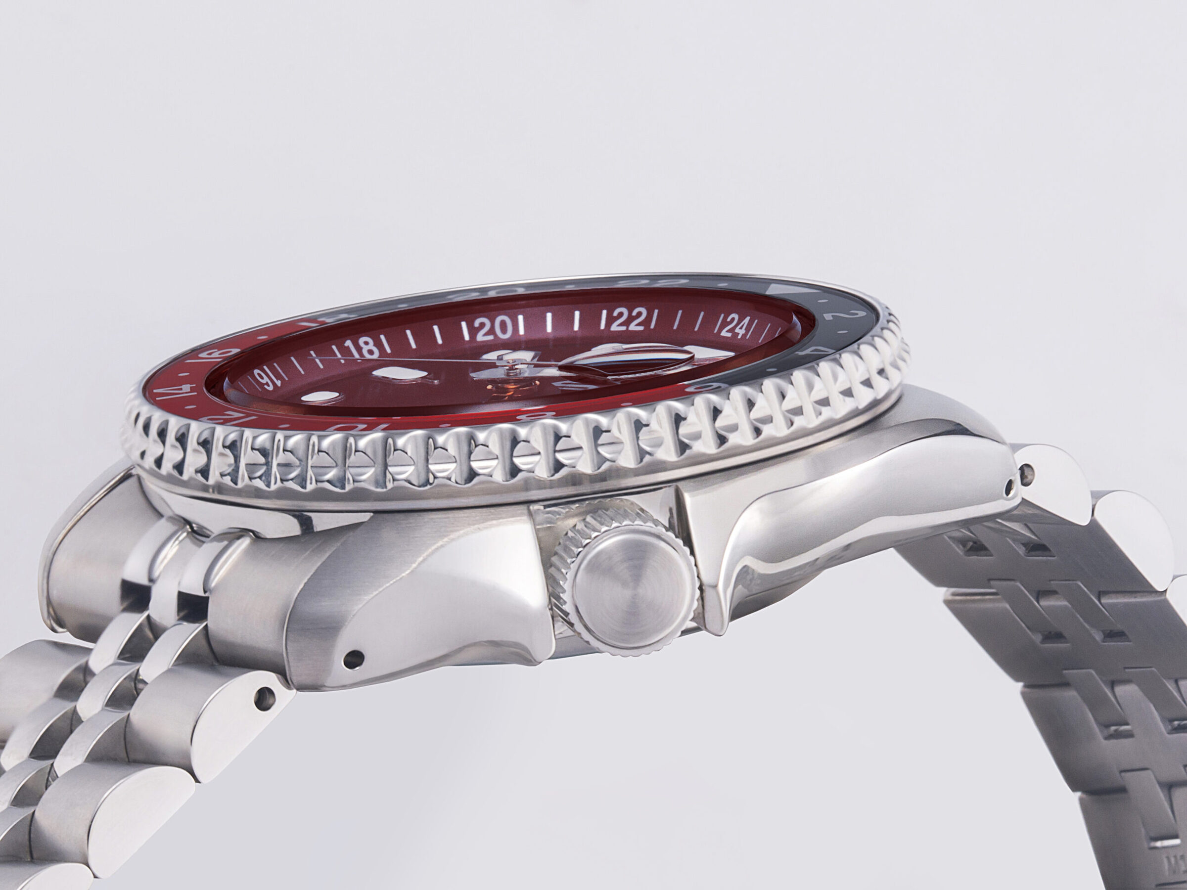 Seiko-271023_Red_closeup_a-scaled