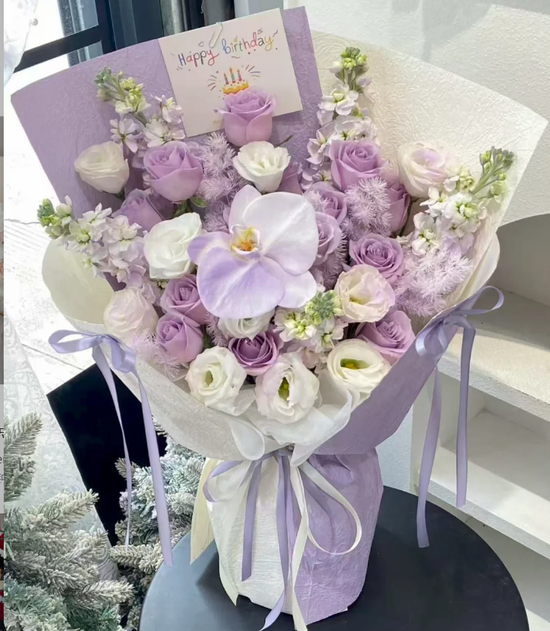 Simple flowers, timeless beauty. ✨ | July De Florist