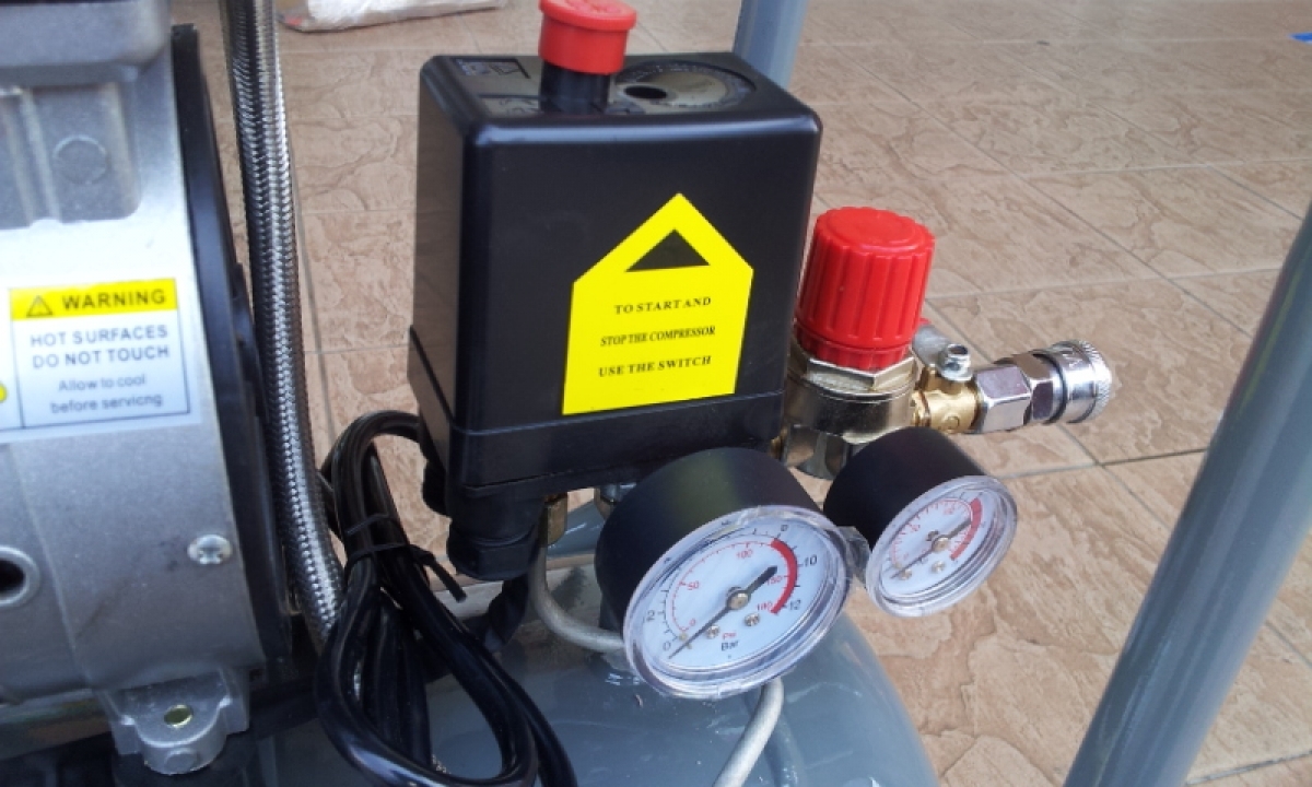 EuroPower 550W 30Liter Silent OilFree Air Compressor MY Power Tools