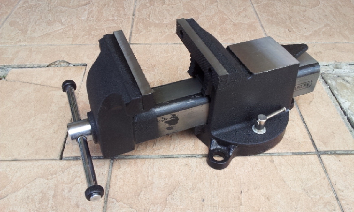 Stanley 5 Cast Steel Bench Vice With Swivel Base My Power Tools