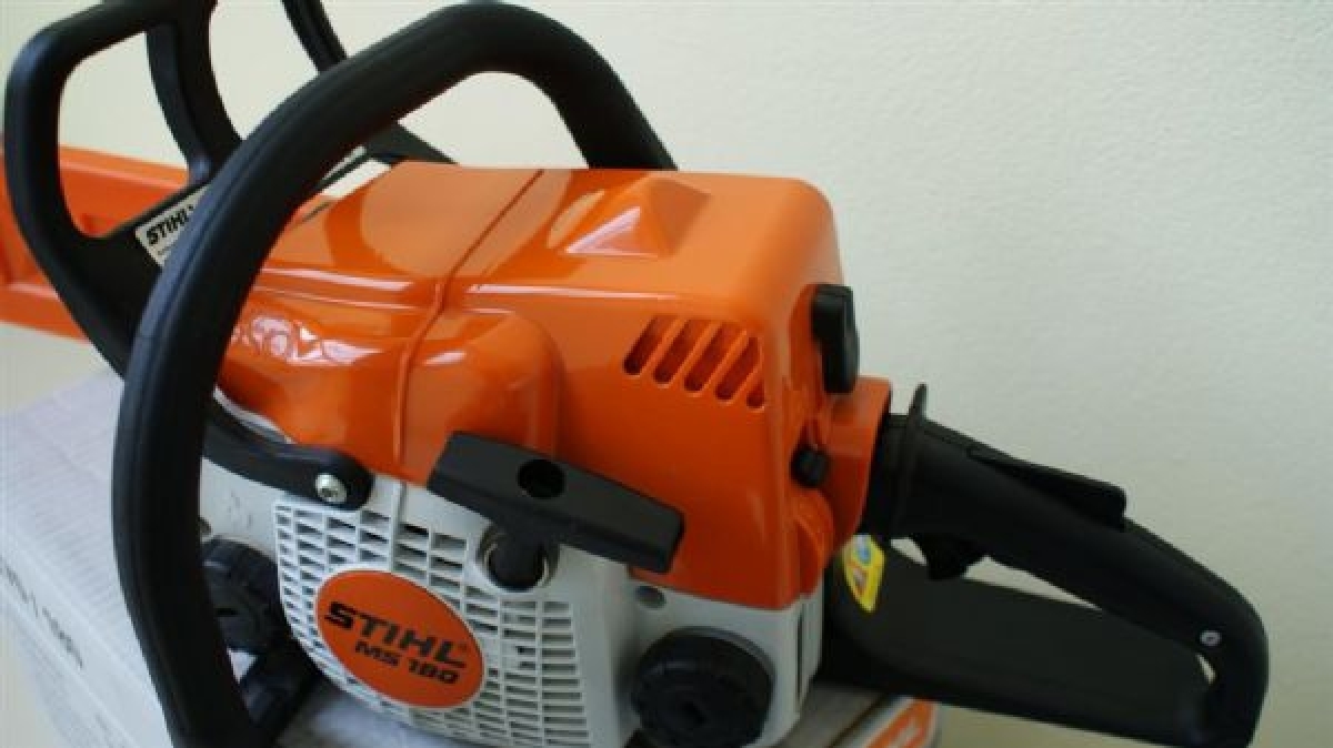 MS 180 - MS 180 petrol-driven chainsaw: compact entry-level model for  efficient firewood cutting