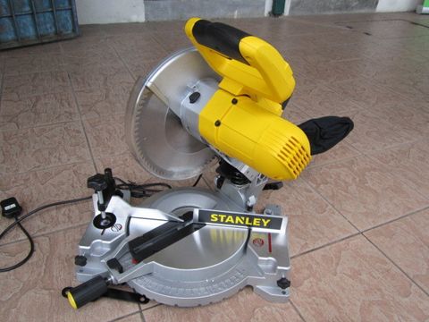 Stanley 1500w deals compound mitre saw