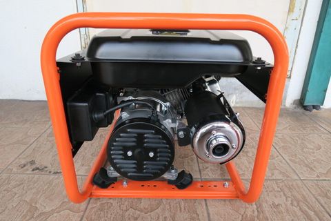 Vmaxmoto 240V 2,000Watt 4-Stroke Engine Gasoline Generator