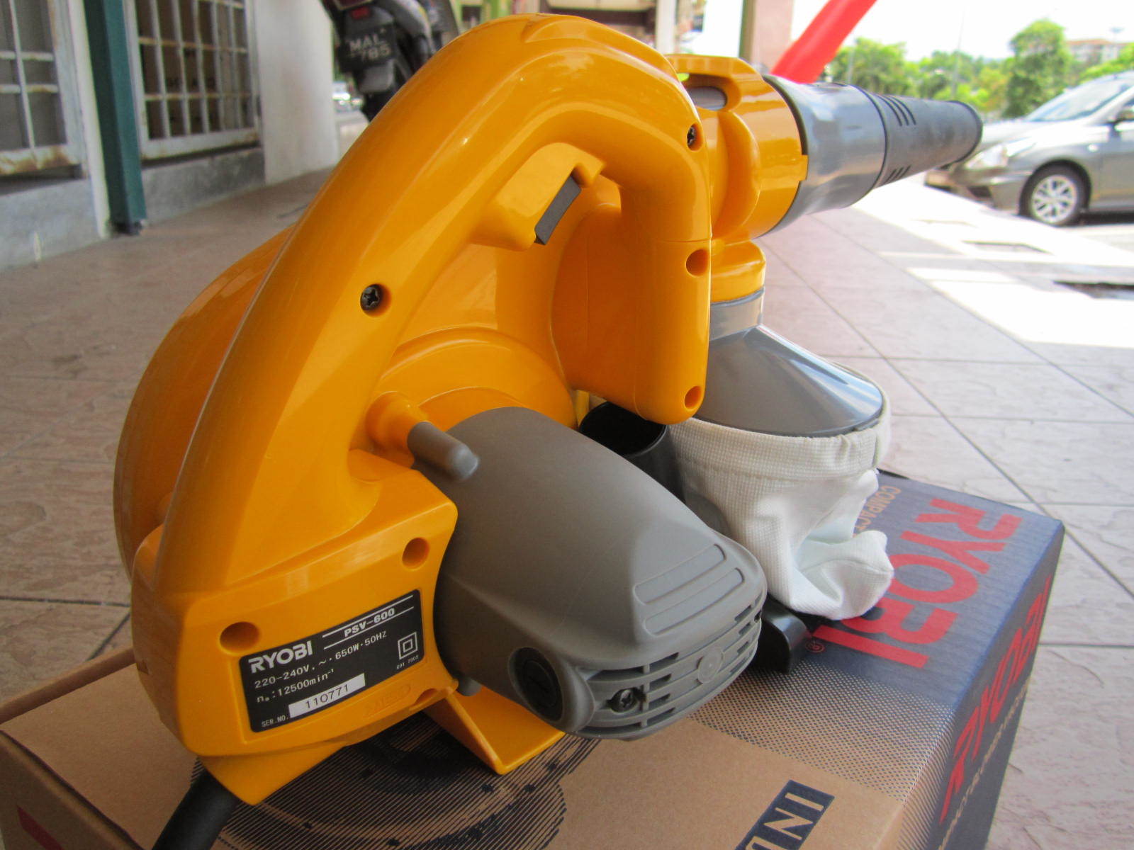 Ryobi 650W Blower and Dust Collector MY Power Tools