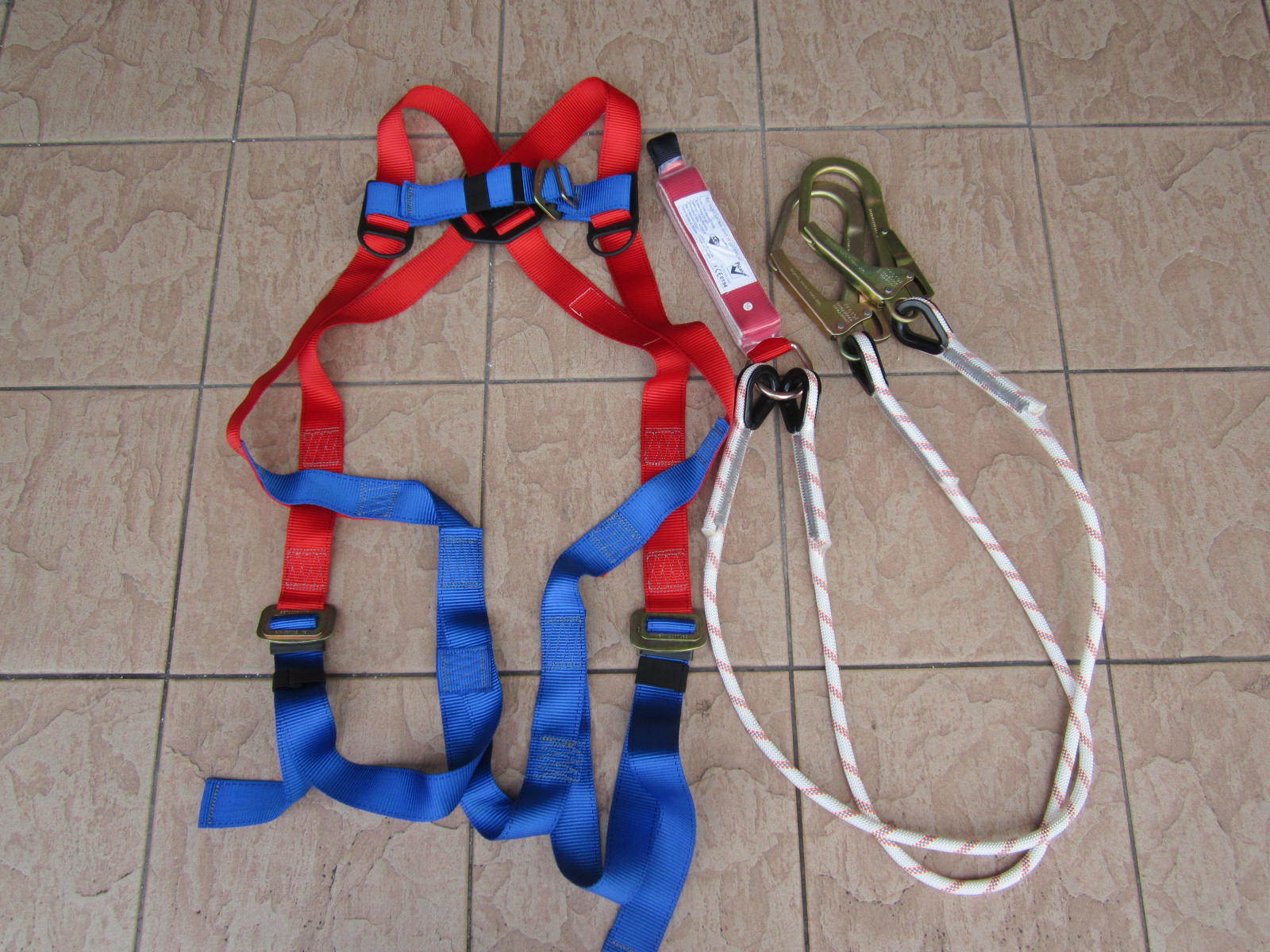 Picasaf Full Body Harness with Double Lanyard, Large Hook MY Power Tools
