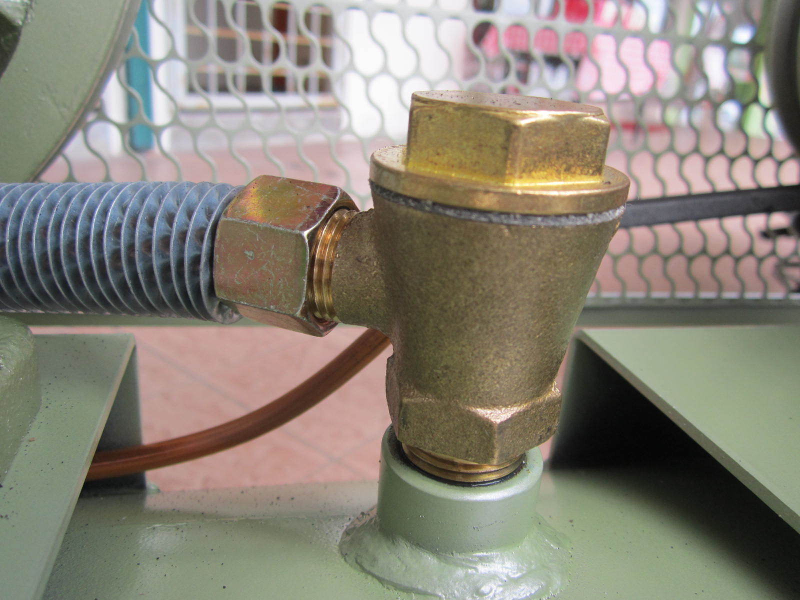 Vespa 2.0HP 95Litre 3x Piston BeltDriven Air Compressor MY Power Tools