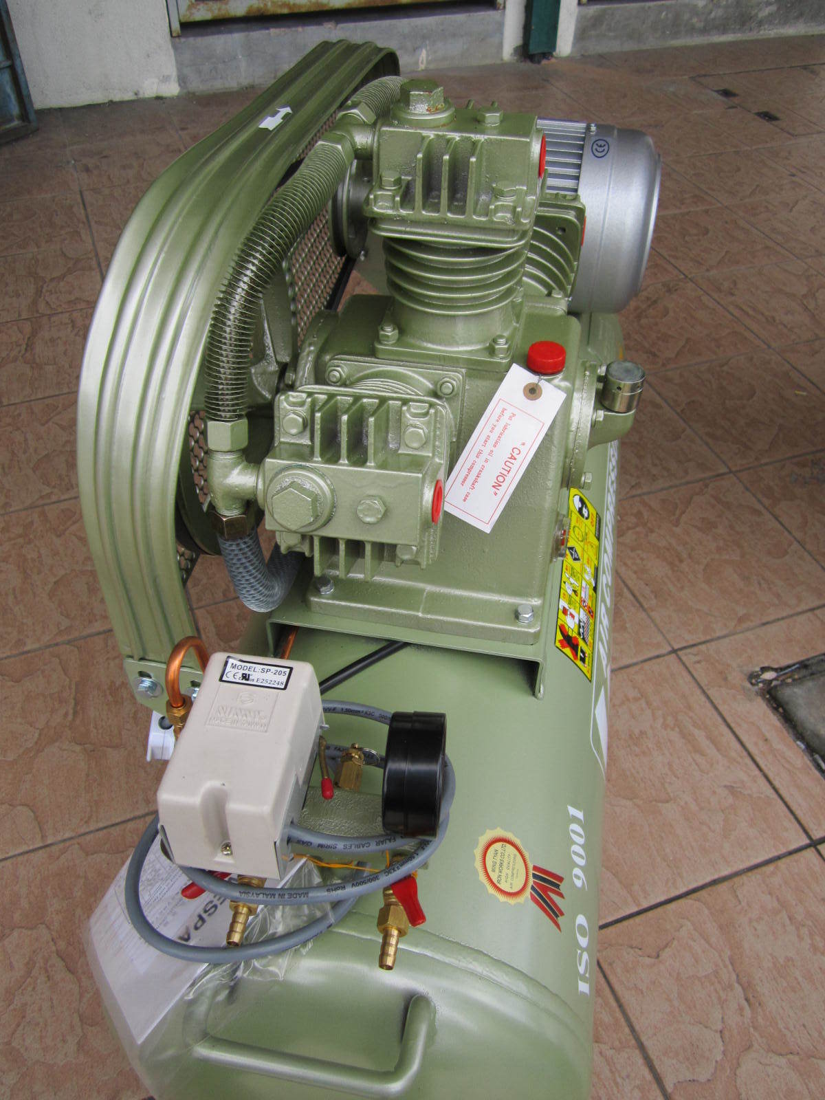 Vespa 2.0HP 95Litre 3x Piston BeltDriven Air Compressor MY Power Tools