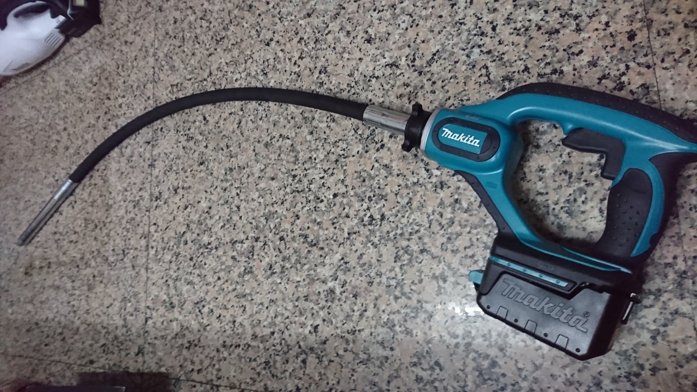 Makita 18V Mobile 25mm (1") Concrete Poker Vibrator (Solo Unit) MY