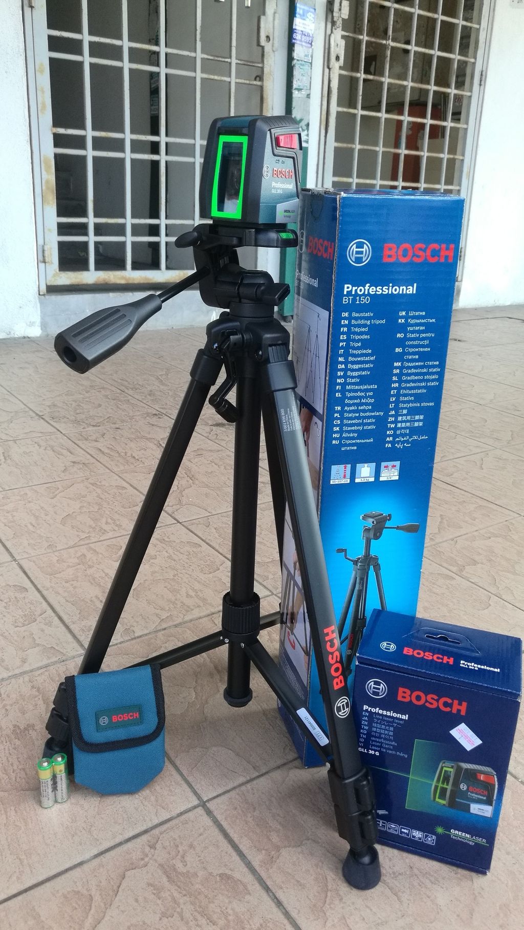 Bosch GLL 30 Cross-Line Green Laser c/w BT150 Tripod Stand – MY Power Tools