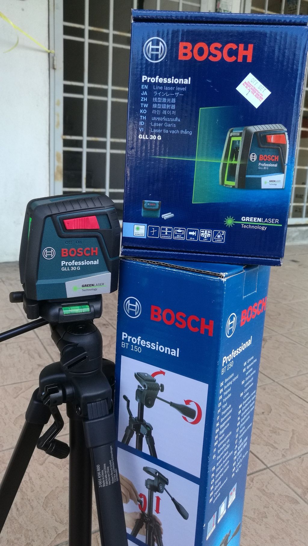 Bosch GLL 30 CrossLine Green Laser c/w BT150 Tripod Stand MY Power Tools