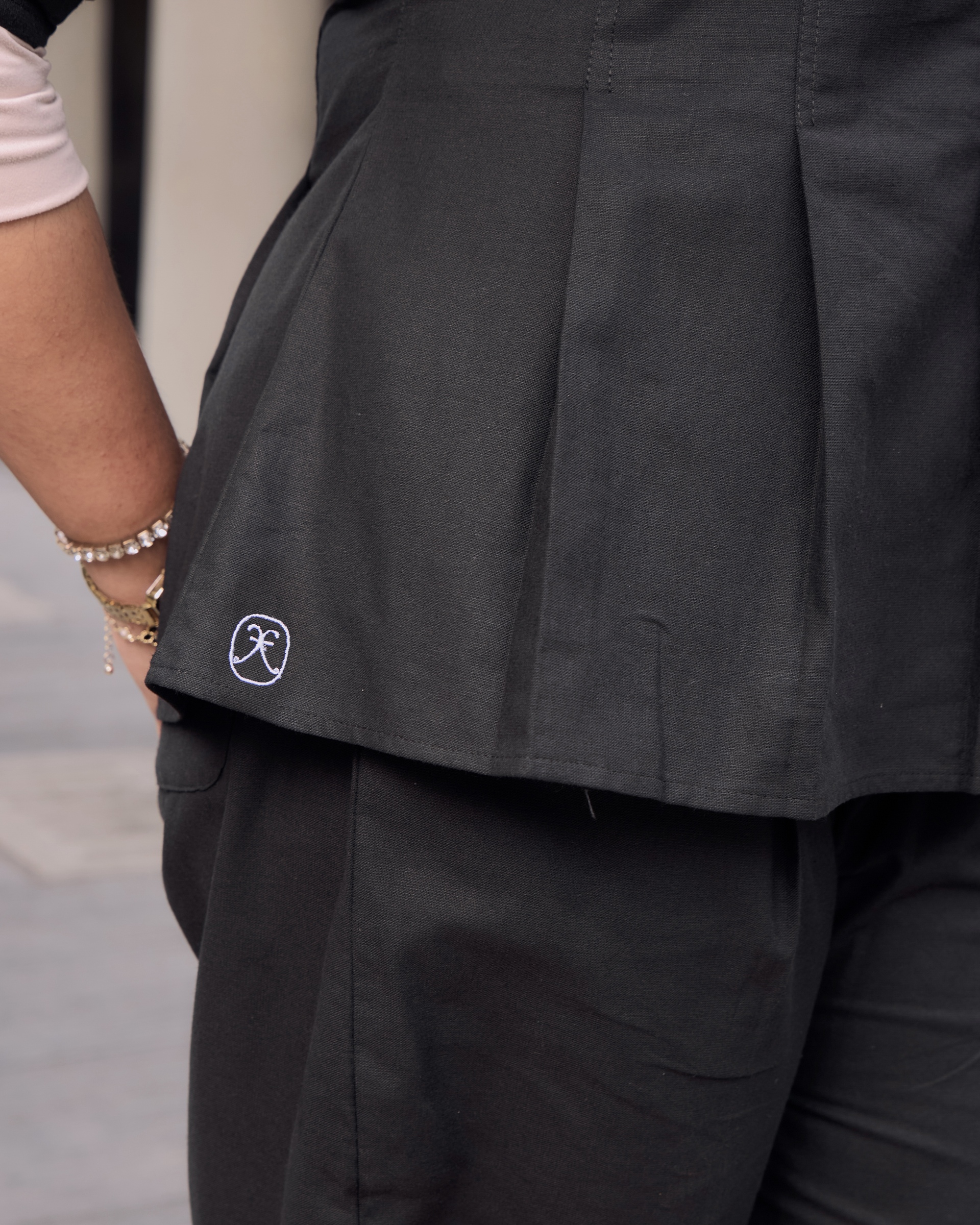 FINURA LINEN THE WEEKEND EDIT black 4