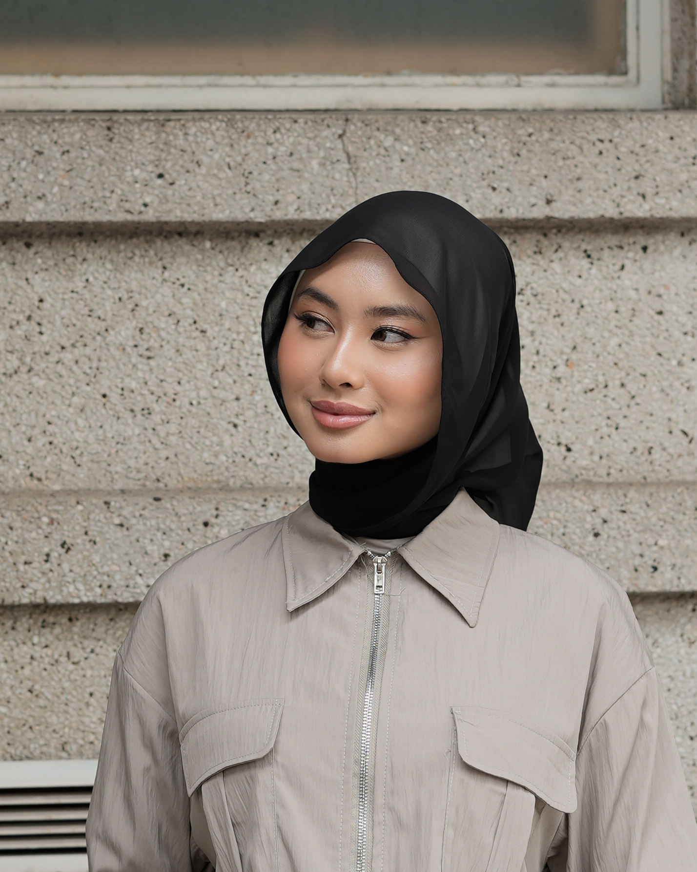 Ayu Bawal Shawl In Black(1)