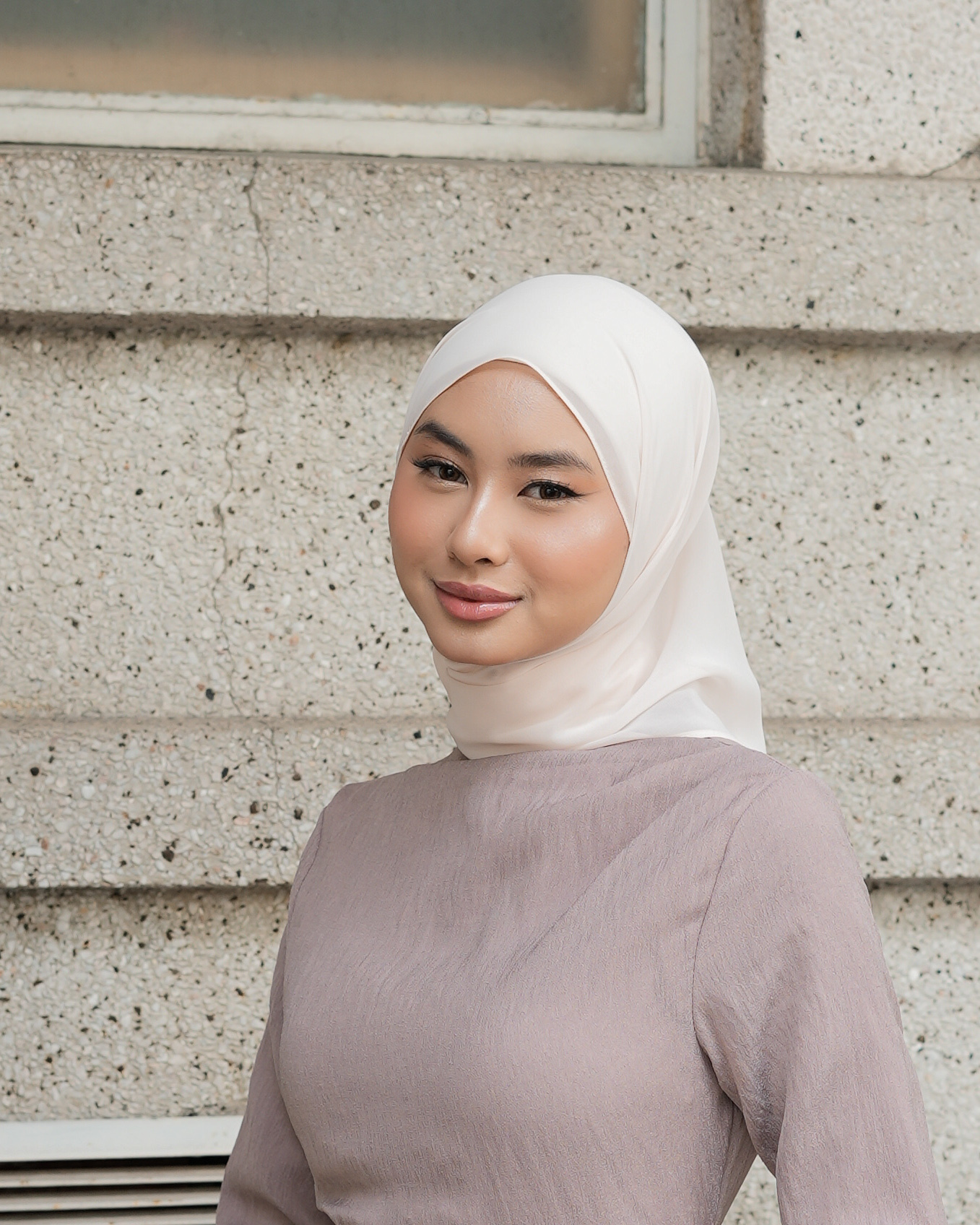 Ayu Bawal Shawl In White Ashes