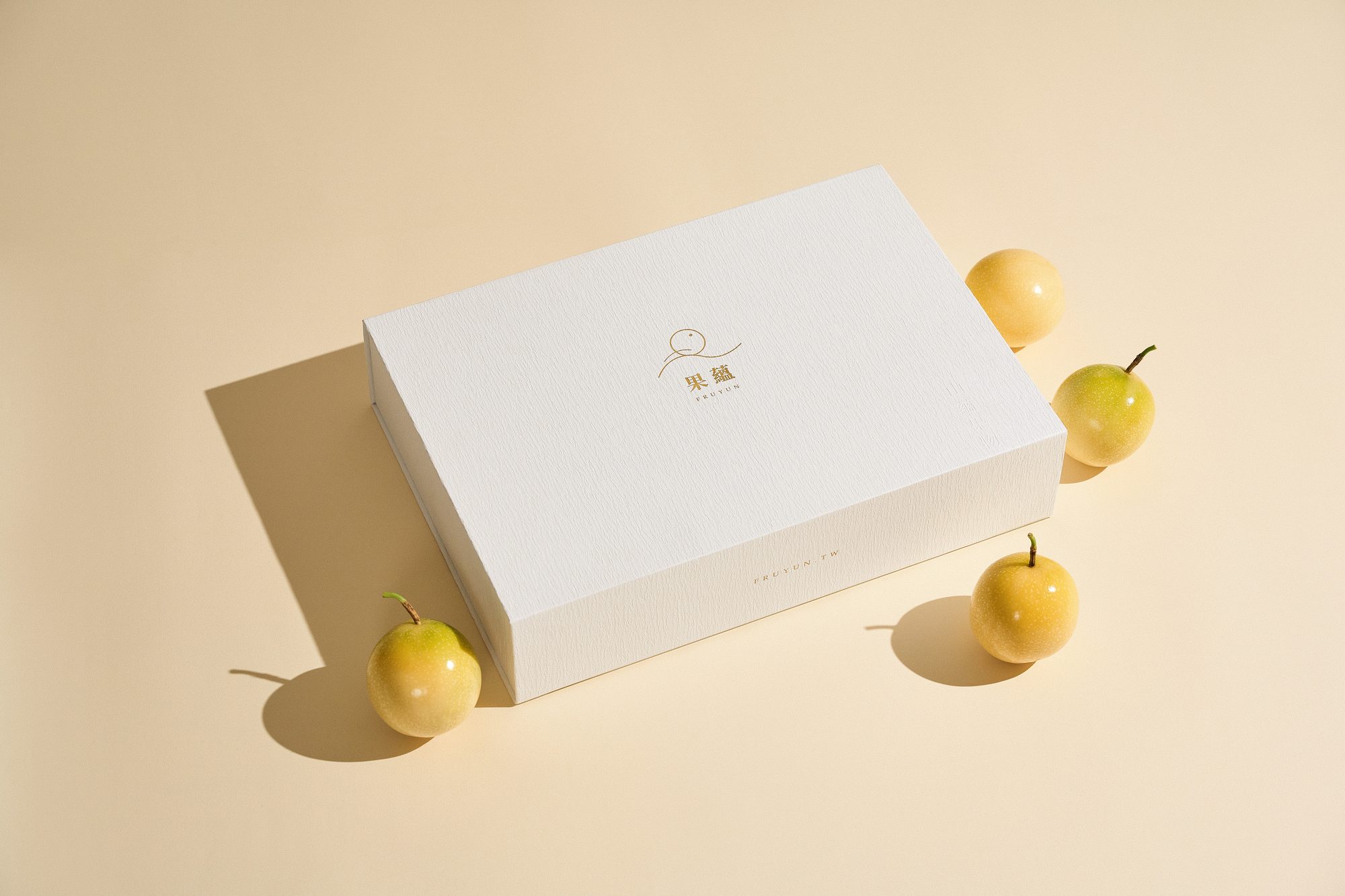 giftbox-closed-cream