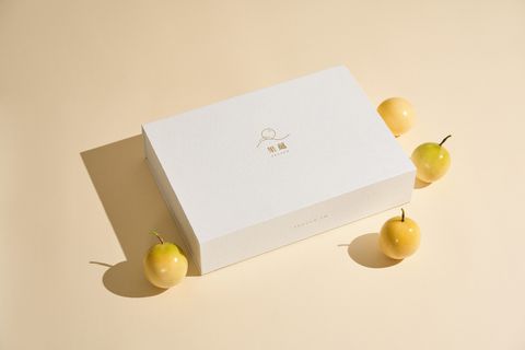 giftbox-closed-cream