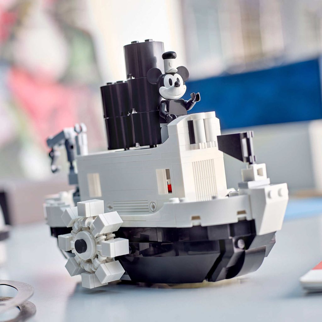 40659-lego-disney-mini-steamboat-willie