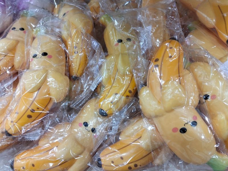banana-squishy-toy-1