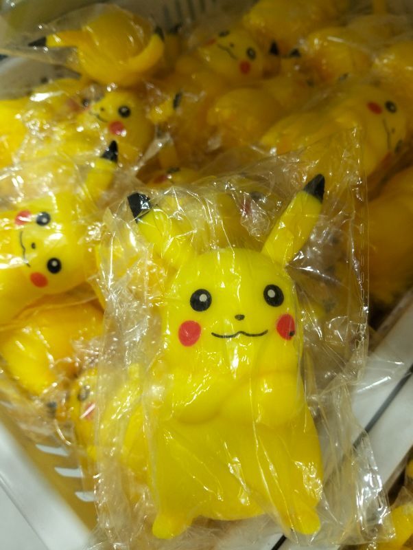pikachu-squishy-toy-1