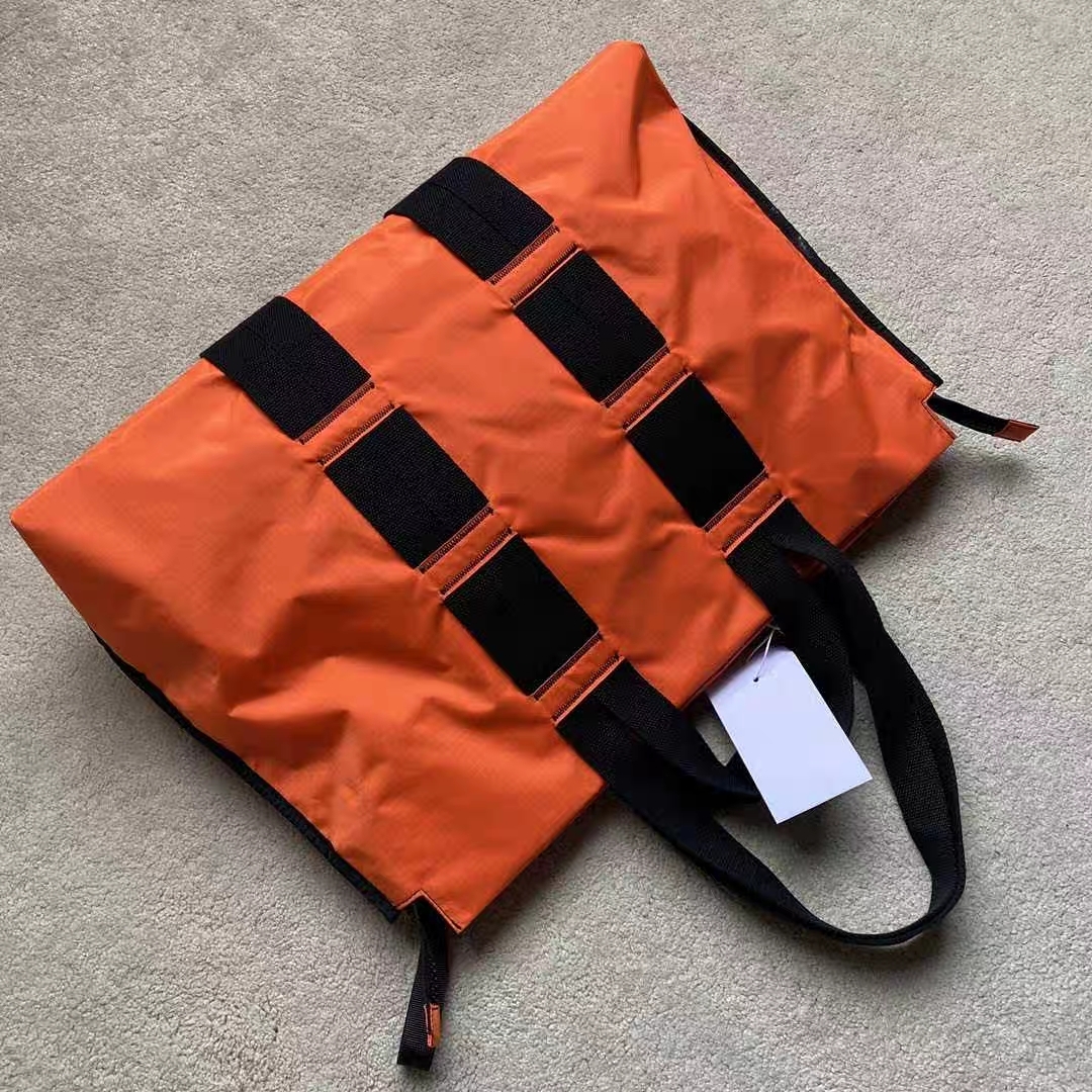 acne studios arvid plaque face tote bolsa