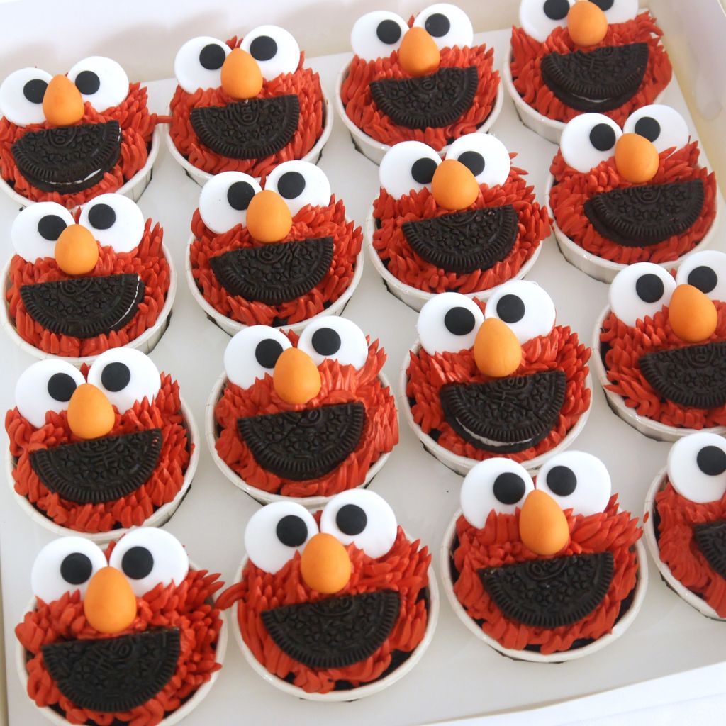 Elmo Cupcakes.JPG