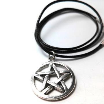 supernatural-pentagram-necklace-2_large_zpsr613fez3