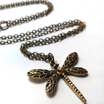 game-of-thrones-sansa-stark-dragonfly-necklace-2_large_zpsnrweyrx4