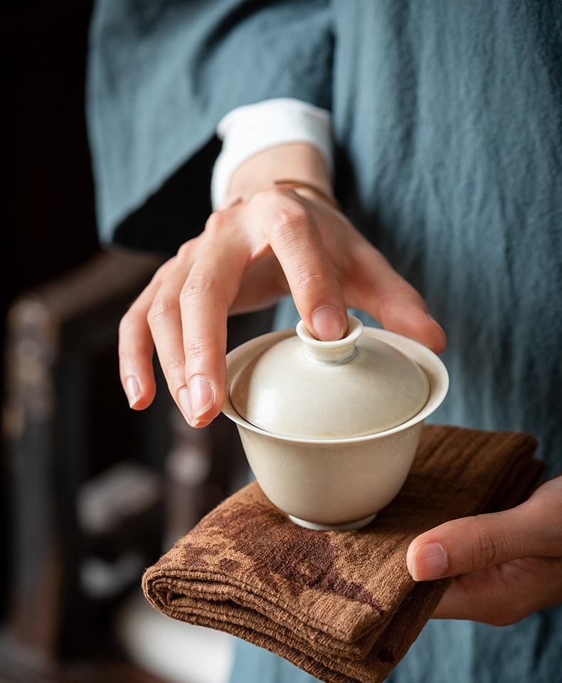 手工刺绣梅花棉麻茶巾4-3