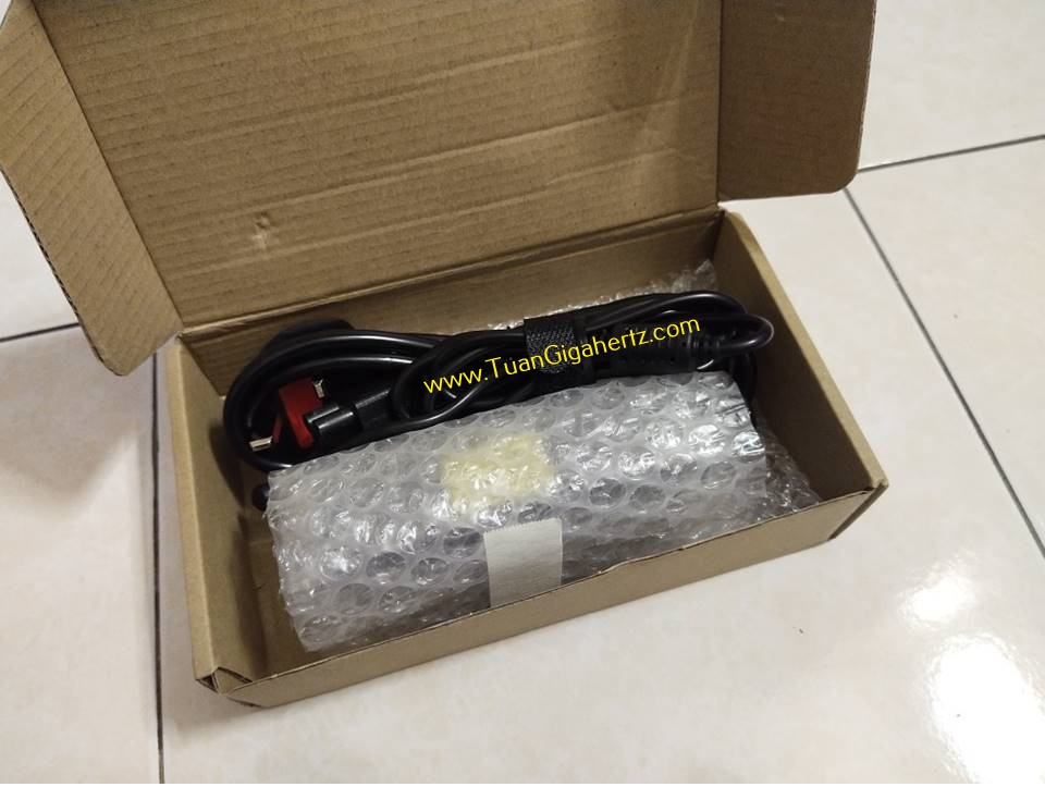 PACKING ADAPTER CHARGER with box.jpg