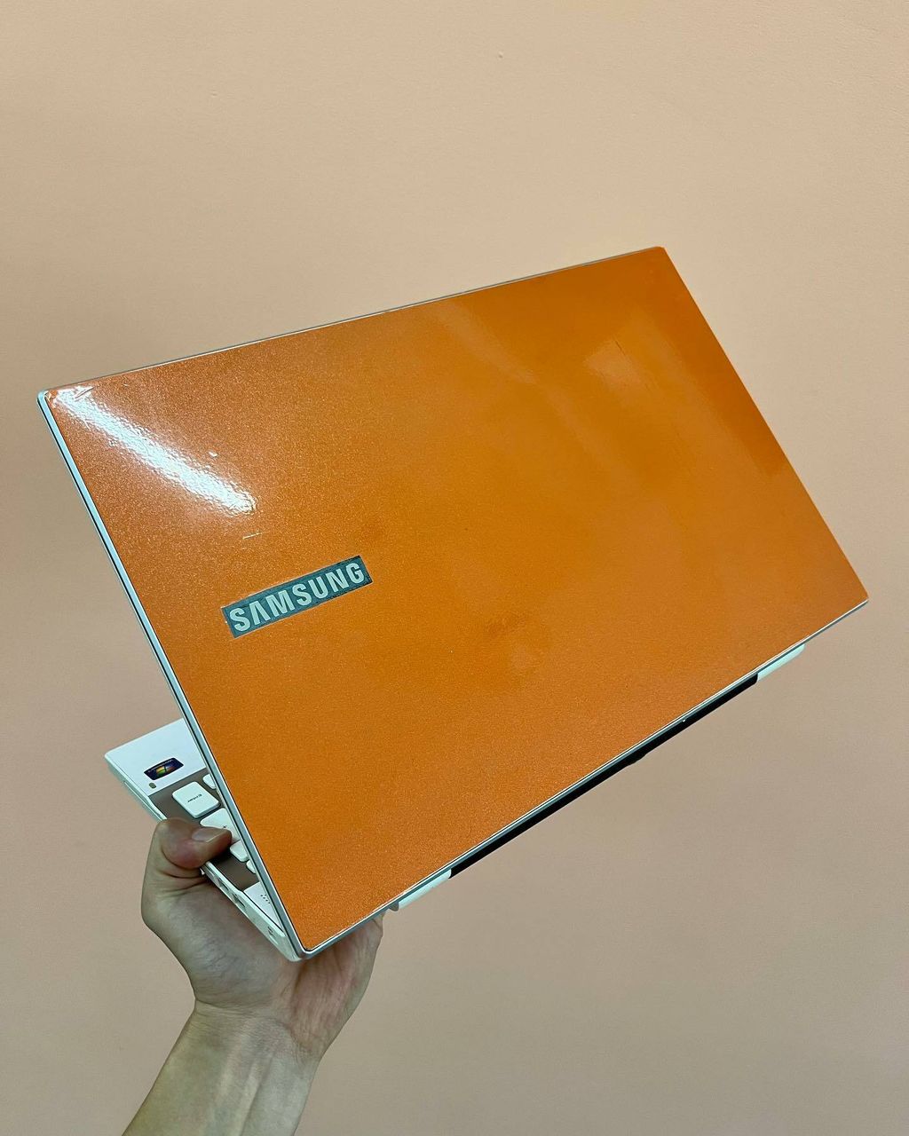 Samsung 15.6 display with window 10