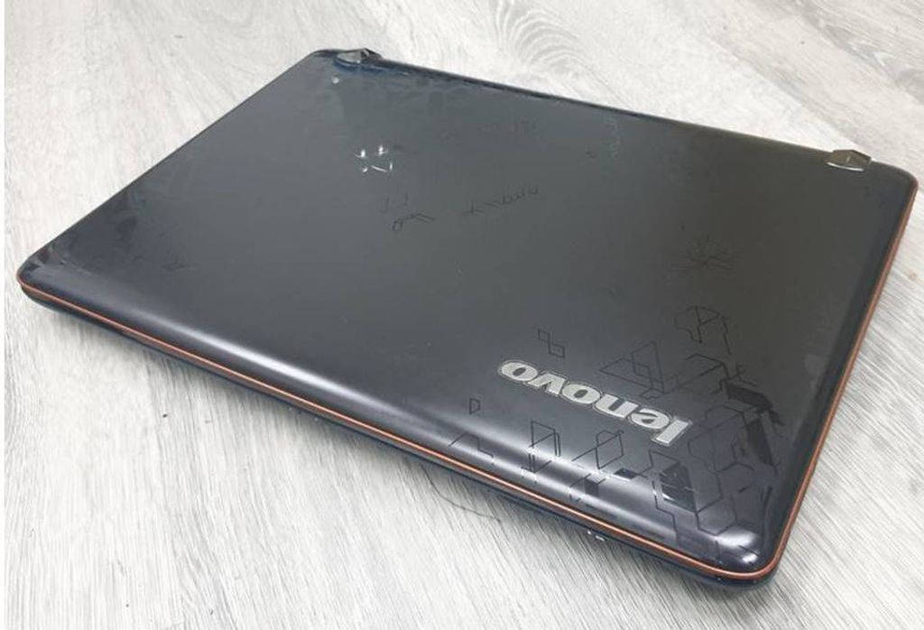 LENOVO IDEAPAD Y460 i5 with 4GB DDR3