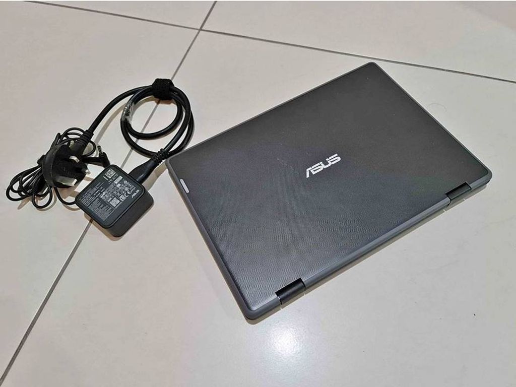 ASUS BR1100FK with 11.6 DISPLAY