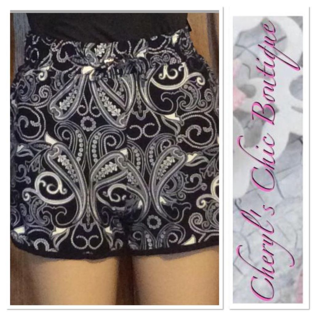 Blue Paisley Shorts w Pockets S-M.jpg