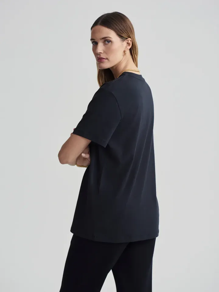 a9873c9febdff58454726c4768e720dde8c3733c_VAR01921_LEIGHTON_BOYFRIEND_TEE_BLACK_104