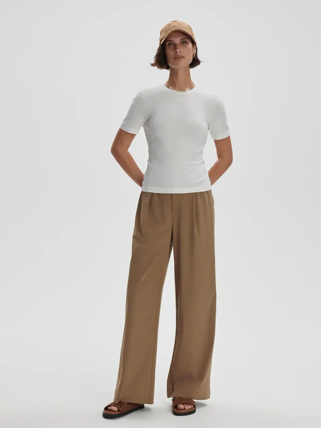 1f4c8ac76699d7d96829ebd6666c5a92337a855d_VAR02420_REGINA_FITTED_TEE_WHITE_007