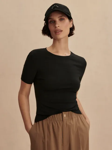 0627ee385e0bd8b301fc95c071f7cc6e75524234_VAR02420_REGINA_FITTED_TEE_BLACK_064