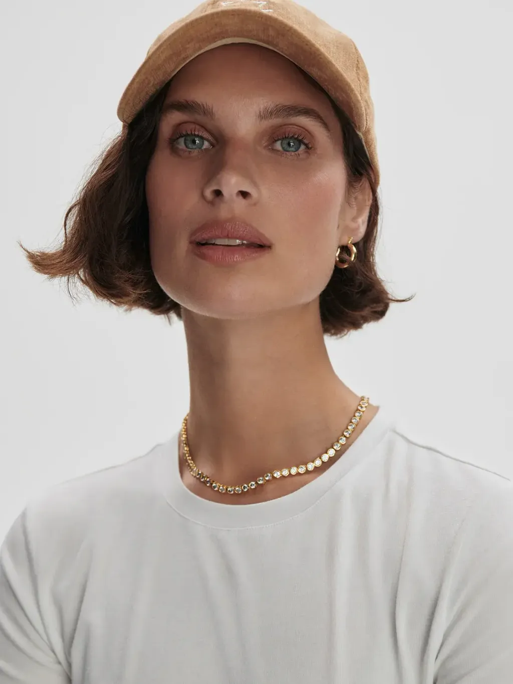 3388da88b97daee410cb8c2e2b6d50bf2de8a8ed_VAR02420_REGINA_FITTED_TEE_WHITE_054