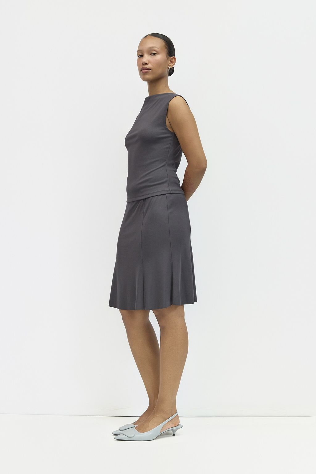 tmr0976_charcoal_2a_m_1500