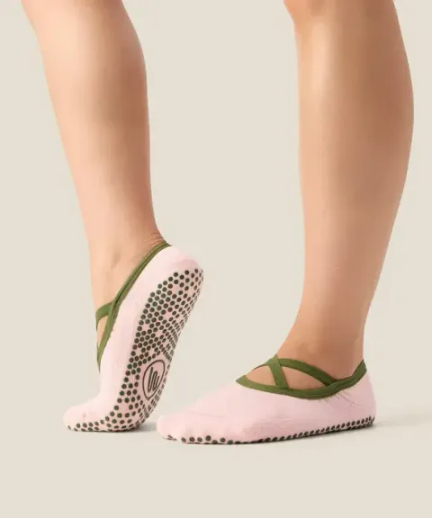 BALL-PINE-S_0172_584x700