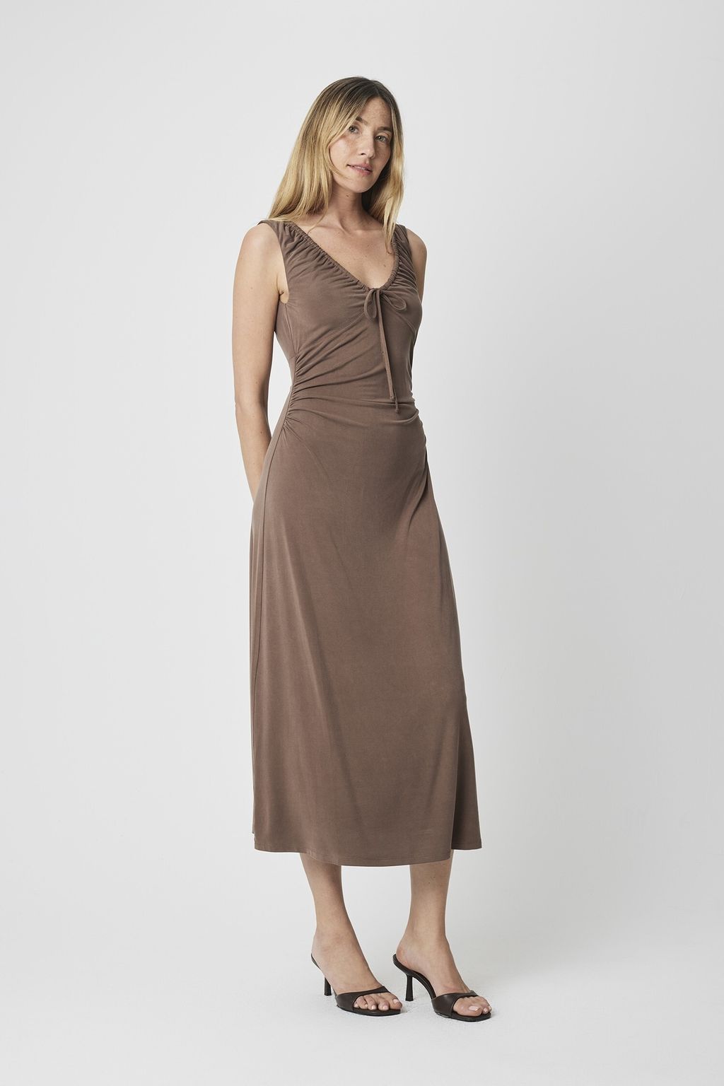 dmr0908_brown_2a_m_1500